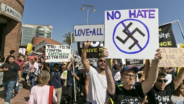 Demonstrators march in downtown Los Angeles on Sunday, Aug. 13, 2017. Protesters decrying hatred and racism converged around the country Sunday, the day after a white supremacist rally that spiraled into violence in Charlottesville, Va - Sputnik International