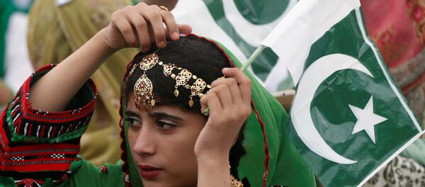 A girl holds a national flag as she attends a ceremony to celebrate Pakistan's 70th Independence Day at the mausoleum of Muhammad Ali Jinnah in Karachi, Pakistan August 14, 2017. - Sputnik International
