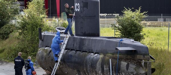 Police technicians board the amateur -built submarine UC3 Nautilus on a pier in Copenhagen harbour, Denmark, Sunday, Aug. 13, 2017, to conduct forensic probes in connection with a murder investigation. Police technicians board the amateur -built submarine UC3 Nautilus on a pier in Copenhagen harbour, Denmark, Sunday, Aug. 13, 2017, to conduct forensic probes in connection with a murder investigation. - Sputnik International