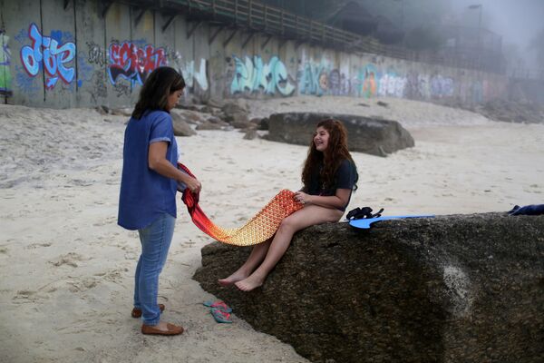 Half Fish, All Woman: Charming Mermaids Take to Life in Brazil - Sputnik International