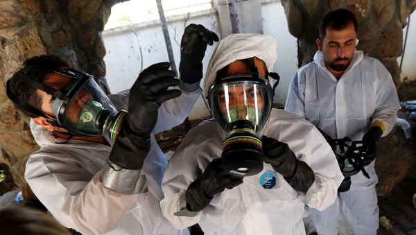Syrian medical staff take part in a training exercise to learn how to treat victims of chemical weapons attacks, in a course organized by the World Health Organisation (WHO) in Gaziantep, Turkey, July 20, 2017 - Sputnik International