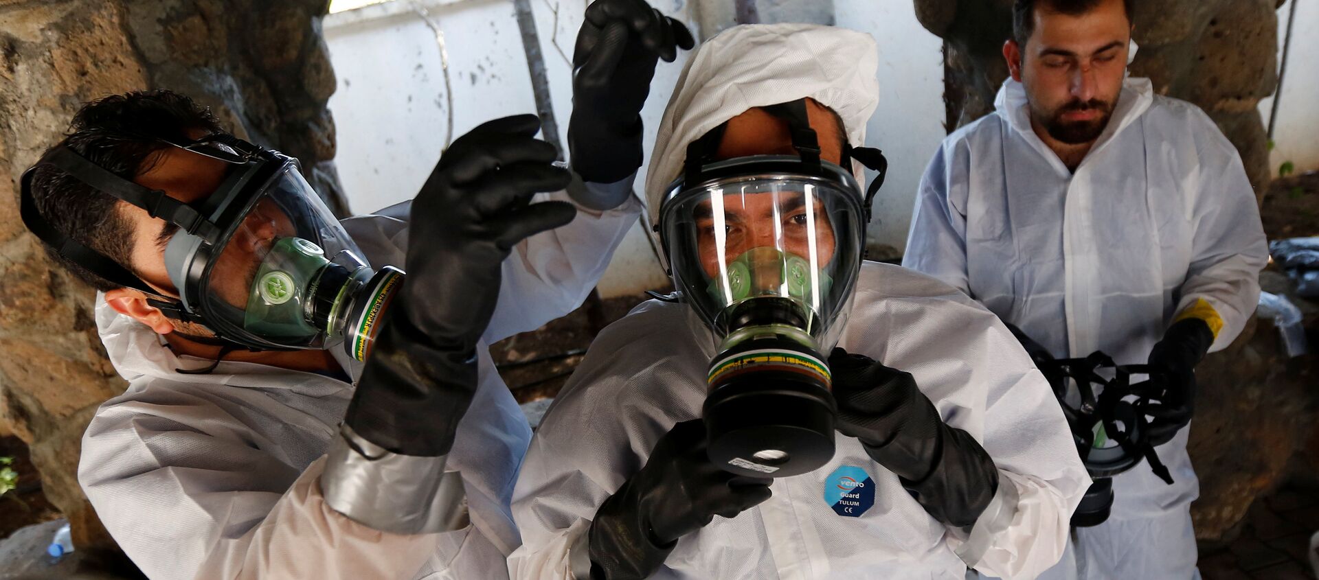 Syrian medical staff take part in a training exercise to learn how to treat victims of chemical weapons attacks, in a course organized by the World Health Organisation (WHO) in Gaziantep, Turkey, July 20, 2017 - Sputnik International, 1920