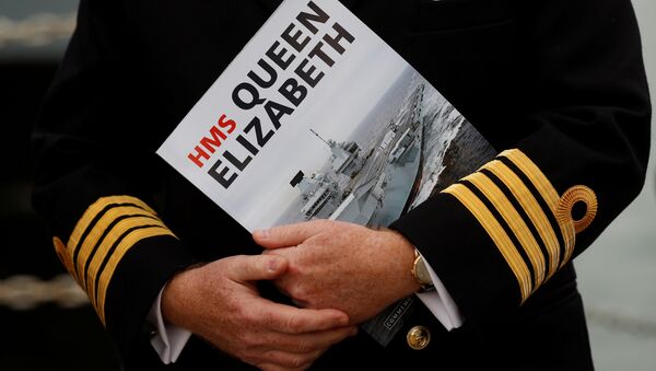 A Naval officer listens to speeches after the arrival of the Royal Navy's new aircraft carrier HMS Queen Elizabeth in Portsmouth, Britain August 16, 2017. - Sputnik International