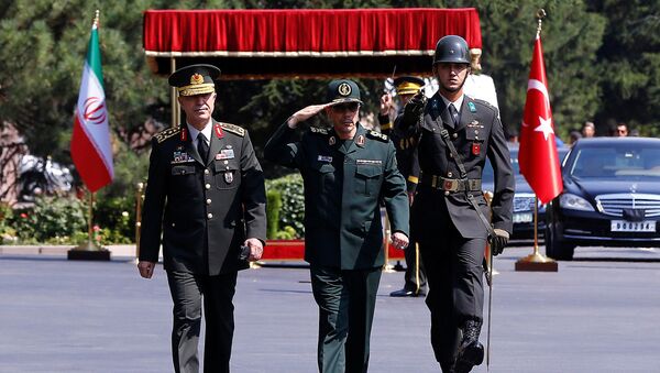 Turkish Chief of Staff General Hulusi Akar and his Iranian counterpart Major General Mohammad Baqeri review the guards of honour during a welcoming ceremony in Ankara, Turkey, August 15, 2017 - Sputnik International