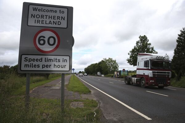 This is a June 15, 2016 file photo of of traffic crossing the border between the Republic of Ireland and Northern Ireland in the village of Bridgend, Co Donegal Ireland - Sputnik International
