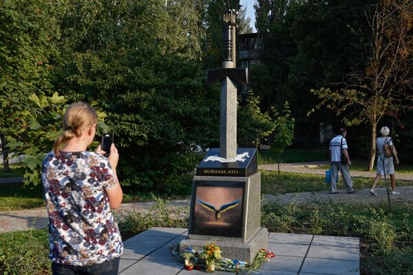 Monument unviled in Kiev depicting sword stuck into map of Russia - Sputnik International