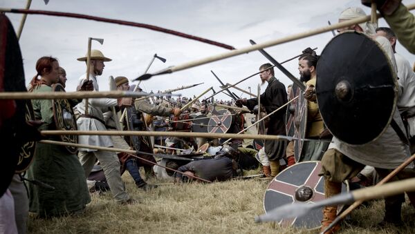 Around 200 people dressed as Vikings simulate a battle during the Viking Festival at Trelleborg, the Viking fortress of King Harald Bluetooth from around year 980 ad, near Slagelse, south-west of Copenhagen, on Friday July 17, 2015 - Sputnik International