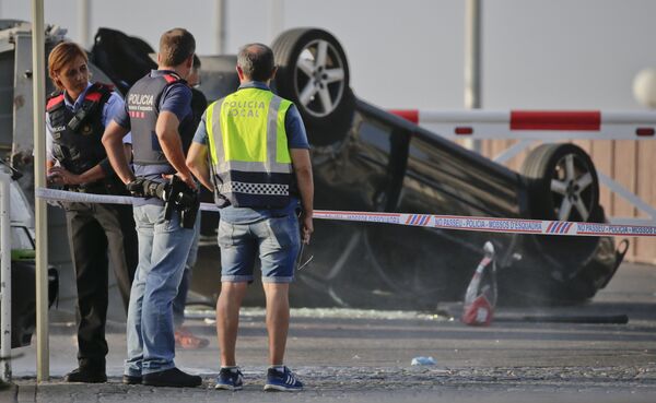 Police officers stand near an overturned car onto a platform at the spot where terrorists were intercepted by police in Cambrils, Spain, Friday, Aug. 18, 2017 Police officers stand near an overturned car onto a platform at the spot where terrorists were intercepted by police in Cambrils, Spain, Friday, Aug. 18, 2017 - Sputnik International