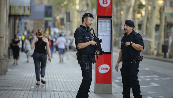 Armed police officers patrol a street in Las Ramblas, Barcelona, Spain, Friday, Aug. 18, 2017 - Sputnik International