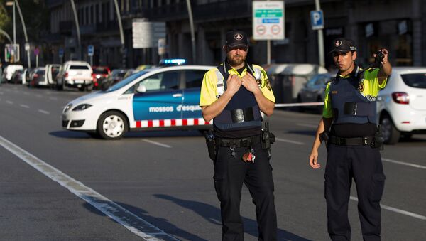 Police cordon off the area after a van crashed into pedestrians near the Las Ramblas avenue in central Barcelona, Spain August 17, 2017 - Sputnik International