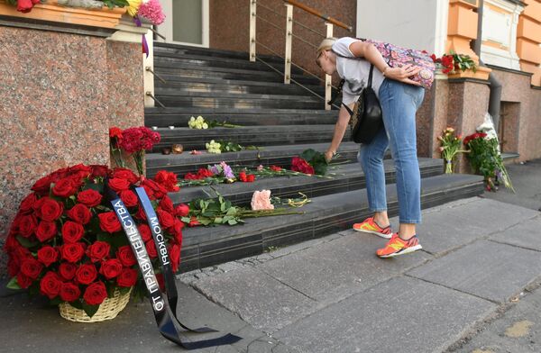 Flowers in tribute to Barcelona attack victims - Sputnik International