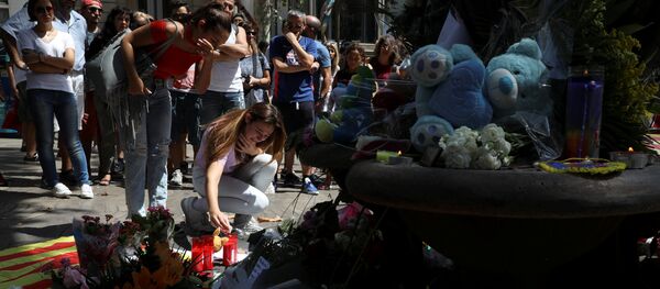 People react at an impromptu memorial a day after a van crashed into pedestrians at Las Ramblas in Barcelona, Spain August 18, 2017 People react at an impromptu memorial a day after a van crashed into pedestrians at Las Ramblas in Barcelona, Spain August 18, 2017 - Sputnik International