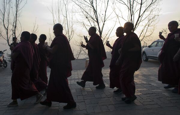 Exile Tibetans march on foot during a candlelit vigil in solidarity with two Tibetans, who exiles claim have immolated themselves demanding freedom for Tibet, in Dharmsala, India. (File) Exile Tibetans march on foot during a candlelit vigil in solidarity with two Tibetans, who exiles claim have immolated themselves demanding freedom for Tibet, in Dharmsala, India. (File) - Sputnik International