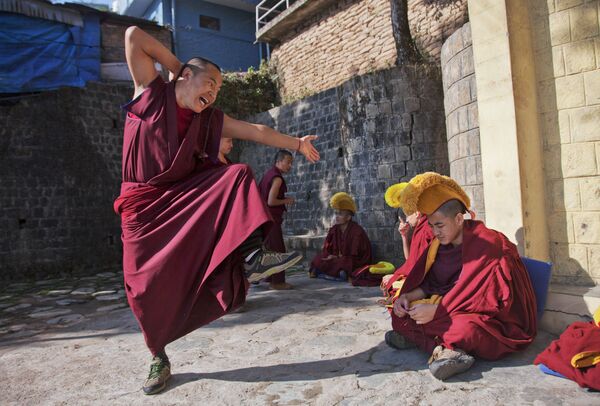 An exiled Tibetan monk makes a point during a dialectics debate with another monk at the Kirti monastery in Dharmsala, India. (File) An exiled Tibetan monk makes a point during a dialectics debate with another monk at the Kirti monastery in Dharmsala, India. (File) - Sputnik International