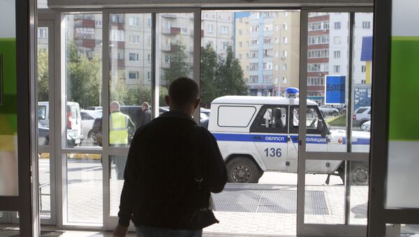 Police work in the center of Surgut on the site of a knife attack by an unidentified man who wounded eight people. - Sputnik International