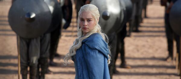 Emilia Clarke as Daenerys Targaryen in a scene from Game of Thrones - Sputnik International