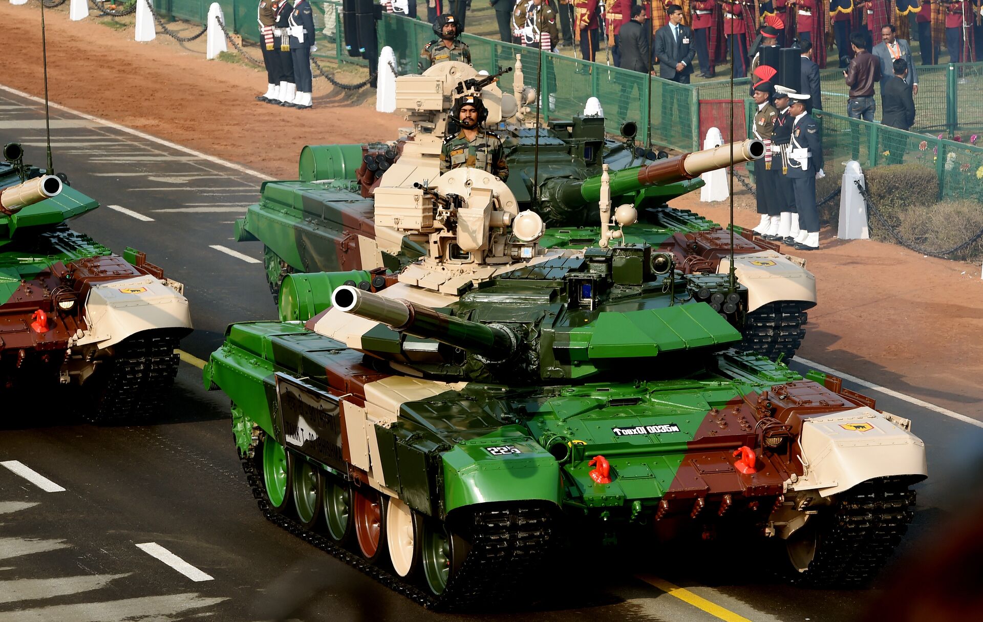 An Indian army T-90 (Bhishma) tank is seen during the full dress rehearsal for the upcoming Indian Republic Day parade in New Delhi  - Sputnik International, 1920, 28.01.2023