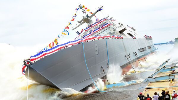 The U.S.Navy littoral combat ship USS Little Rock (LCS-9) is launched into the Menominee River in Marinette, Wisconsin (USA), on 18 July 2015 - Sputnik International