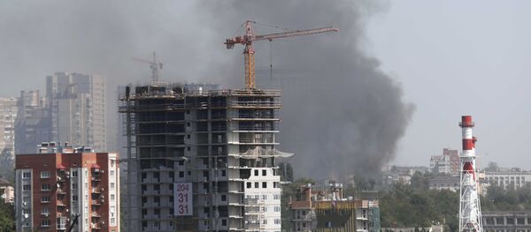 Smoke rises from residential buildings on fire in Rostov-on-Don, Russia August 21, 2017. - Sputnik International