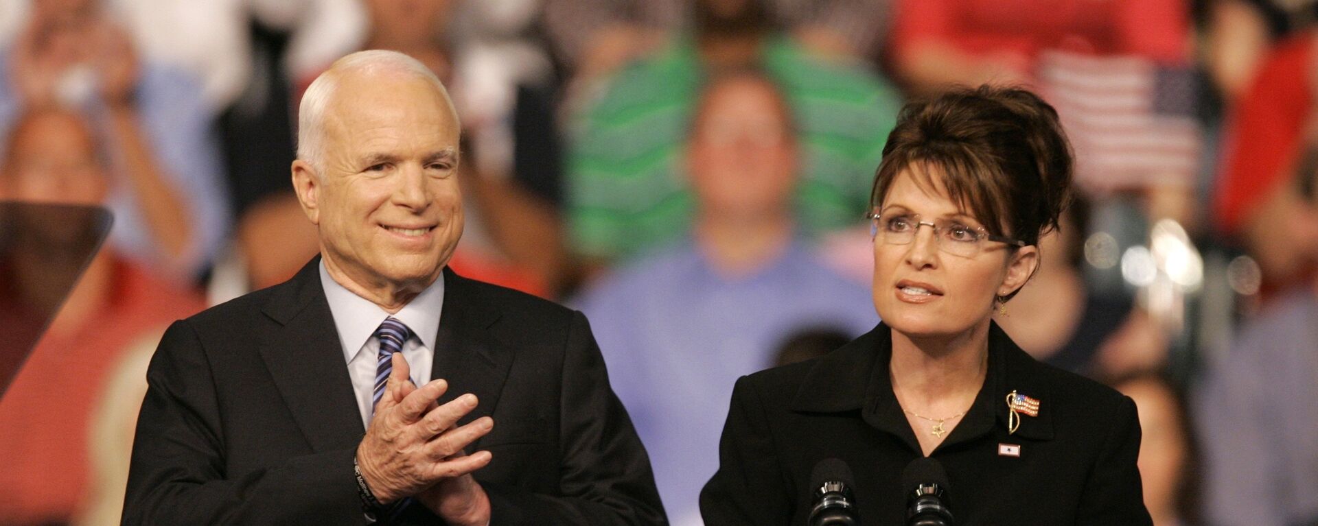 Republican Alaska Gov. Sarah Palin, right, delivers a speech as Republican presidential candidate, Sen. John McCain, R-Ariz., introduces her as his vice presidential running mate at Wright State University's Ervin J. Nutter Center in Dayton, Ohio. (File) - Sputnik International, 1920, 07.02.2022