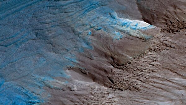 This image, an oblique view from NASA's Mars Reconnaissance Orbiter of the sloping edge of the stack of icy layers over the South Pole - Sputnik International