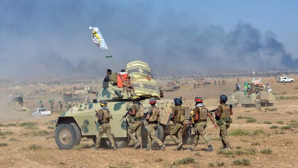 Shi'ite Popular Mobilization Forces (PMF) gather with Iraqi army on the outskirts of Tal Afar, Iraq, August 22, 2017 - Sputnik International