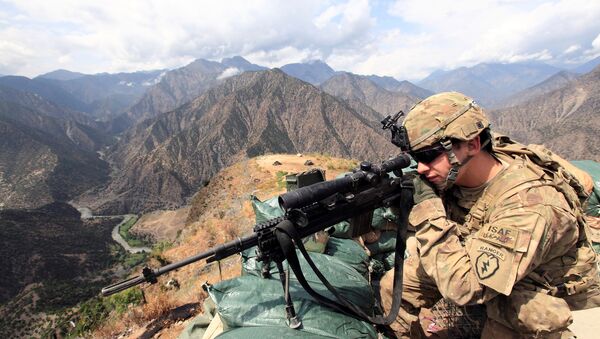 U.S. Army Lieutenant Edward Bachar looks trough his sniper scope at Observation Post Mace in eastern Afghanistan Kunar province, near the border with Pakistan (File) - Sputnik International