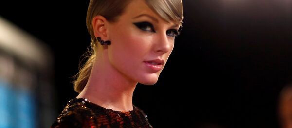 Singer Taylor Swift arrives at the 2015 MTV Video Music Awards in Los Angeles, California, U.S. August 30, 2015 Singer Taylor Swift arrives at the 2015 MTV Video Music Awards in Los Angeles, California, U.S. August 30, 2015 - Sputnik International