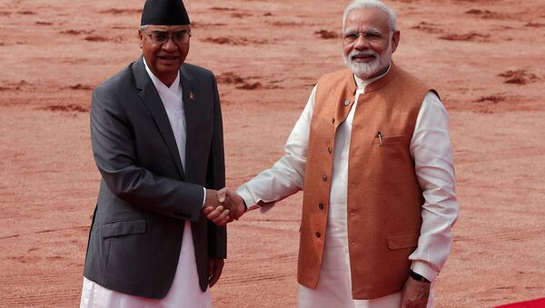 Nepalese Prime Minister Sher Bahadur Deuba shakes hands with his Indian counterpart Narendra Modi (R) during his ceremonial reception at the forecourt of India's Rashtrapati Bhavan presidential palace in New Delhi, India, August 24, 2017 - Sputnik International