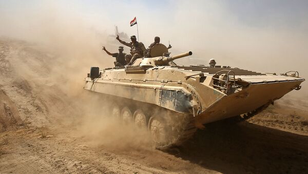 Служащие иракской армии продвигаются к городу Тал-Афар к западу от Мосула - Sputnik International