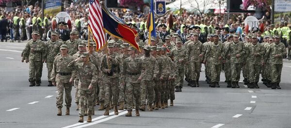 US servicemen (front) march during a military parade marking Ukraine's Independence Day in Kiev, Ukraine August 24, 2017 - Sputnik International