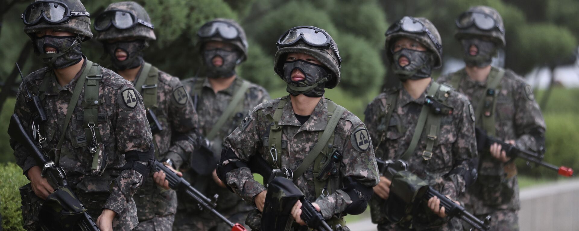 South Korean army soldiers walk after an anti-terror drill as a part of Ulchi Freedom Guardian exercise at National Assembly in Seoul, South Korea, Wednesday, Aug. 23, 2017 - Sputnik International, 1920, 22.08.2022