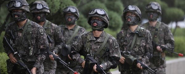 South Korean army soldiers walk after an anti-terror drill as a part of Ulchi Freedom Guardian exercise at National Assembly in Seoul, South Korea, Wednesday, Aug. 23, 2017 - Sputnik International