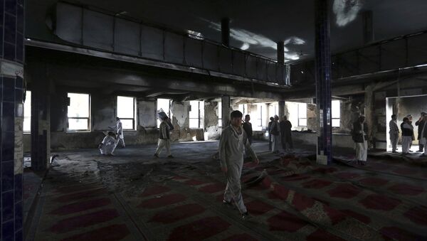Afghan men are seen inside a Shiite mosque where gunmen attacked during Friday prayers, in Kabul, Afghanistan, Saturday, Aug. 26, 2017 - Sputnik International