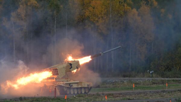 The Russian heavy flamethrower system TOS-1A Solntsepyok during demonstration firing conducted at the 10th Russia Arms Expo international exhibition's opening - Sputnik International