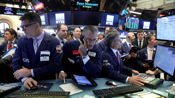 Traders work on the floor of the New York Stock Exchange (NYSE) in New York, U.S., July 19, 2017 - Sputnik International