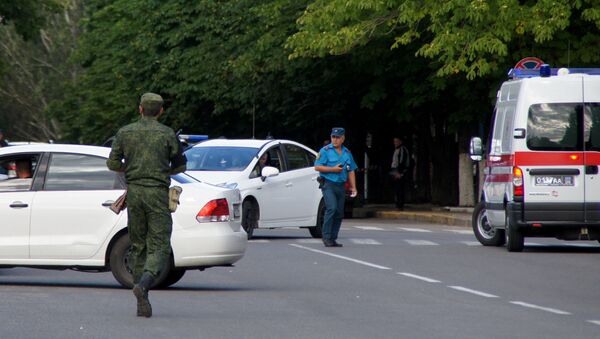 Law enforcement agents in the center of Lugansk. - Sputnik International