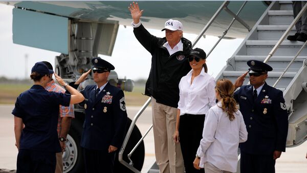 U.S. President Donald Trump (C) waves next to first lady Melania Trump upon arrival prior to receiving a briefing on Tropical Storm Harvey relief efforts in Corpus Christi, Texas, U.S - Sputnik International
