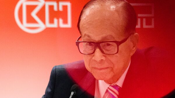 Hong Kong's richest man Li Ka-shing, 88, listens to a question during a press conference in Hong Kong on March 22, 2017, after his flagship CK Hutchison Holdings posted a net profit of 4.25 billion USD for 2016, six percent up year-on-year. - Sputnik International