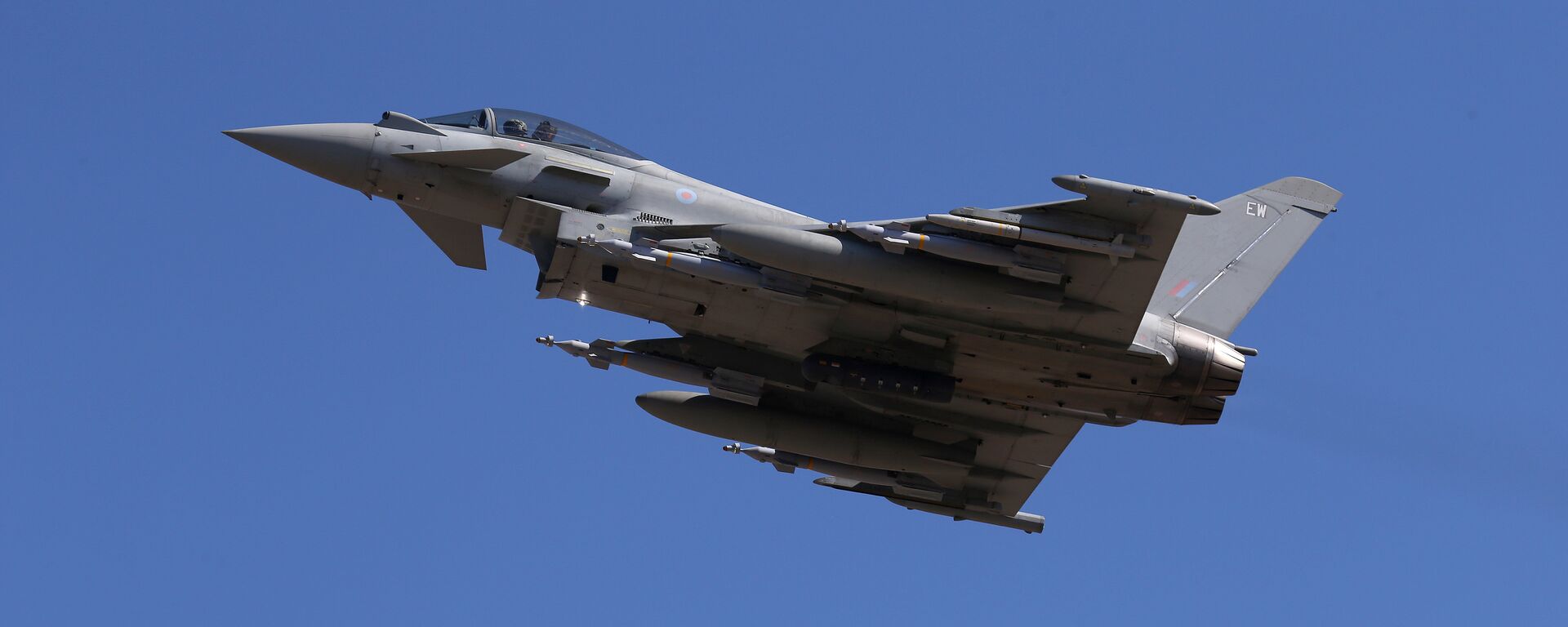In this Thursday, Sept. 22, 2016, a Typhoon aircraft takes off from RAF, Akrotiri, Cyprus. British air forces for a mission in Iraq. British Tornado and Typhoon aircraft stationed at a U.K. air base in Cyprus are pounding Islamic State targets - Sputnik International, 1920, 19.01.2024