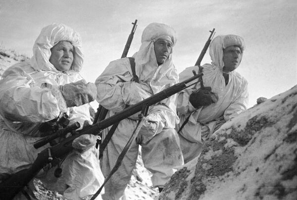 Vasily Grigorievich Zaitsev and his team in Stalingrad (archive photo) - Sputnik International