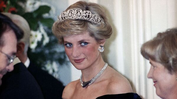 Принцесса Диана на вечернем приеме в честь членов королевской семьи в Бонне,  Германия, 1987 год - Sputnik International