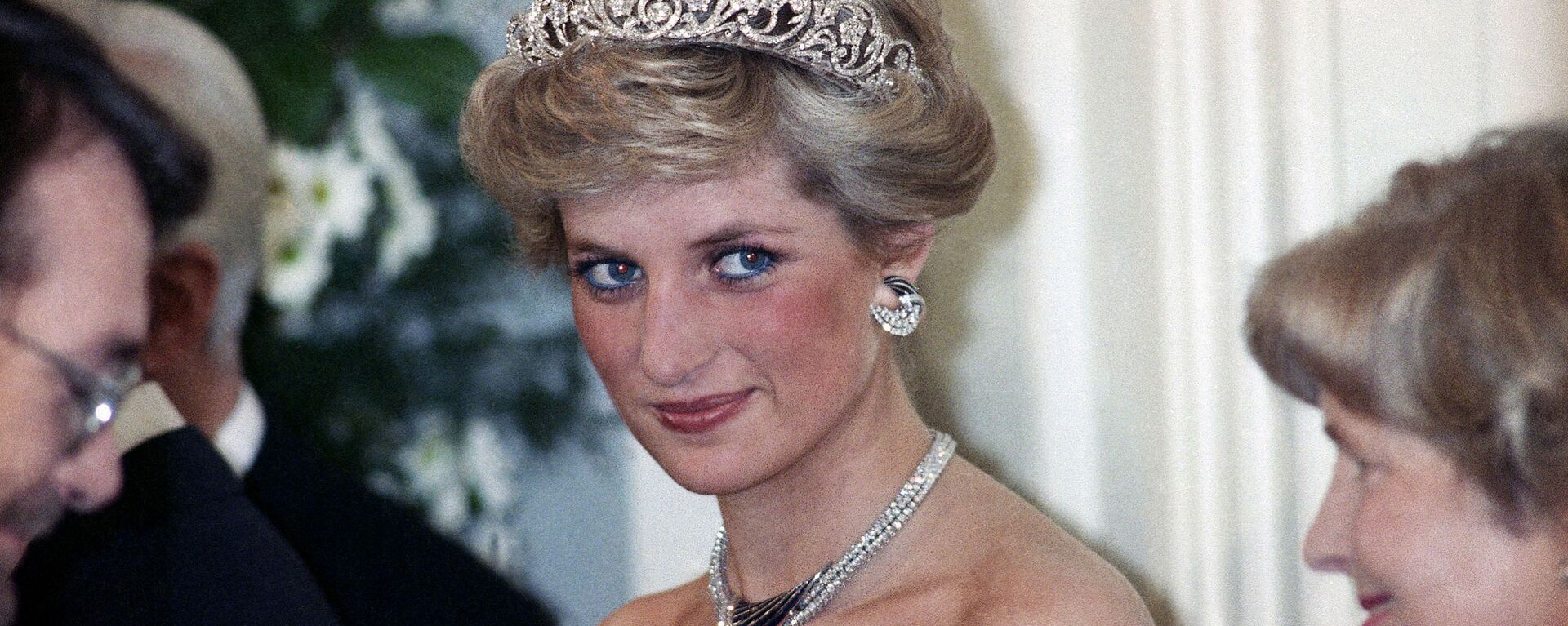 Принцесса Диана на вечернем приеме в честь членов королевской семьи в Бонне,  Германия, 1987 год - Sputnik International, 1920, 23.05.2021