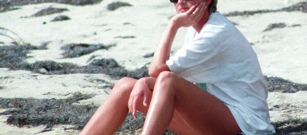 Princess Diana relaxes on the sand during a visit to the beach on the Caribbean Island of Nevis January 4, 1993. Princess Diana relaxes on the sand during a visit to the beach on the Caribbean Island of Nevis January 4, 1993. - Sputnik International