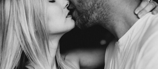 Kissing couple - Sputnik International