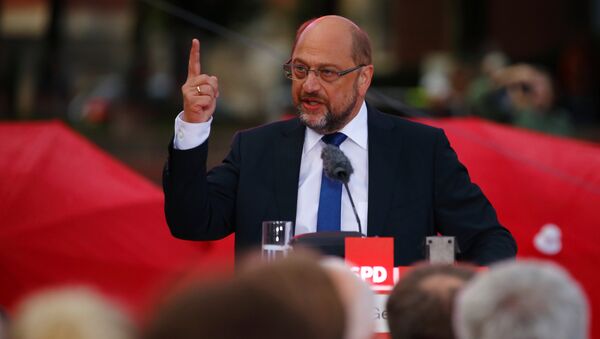 Martin Schulz, top candidate of the Social Democratic Party (SPD) for the upcoming federal election, gives a speech during an election rally in Hamburg, Germany, August 31, 2017 - Sputnik International