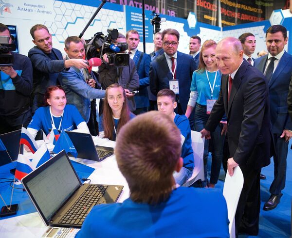 President Putin with Russian schoolchildren during an open lesson on their first day of the new school year. President Putin with Russian schoolchildren during an open lesson on their first day of the new school year. - Sputnik International