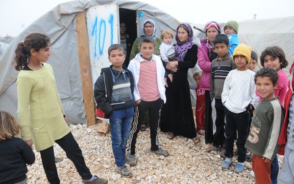 Refugees from Raqqa at the Ayn Isa camp - Sputnik International