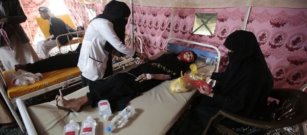 In this photo taken on Thursday, Jun 29, 2017, an elderly woman is treated for suspected cholera infection in a tent at a hospital in Sanaa, Yemen, Saturday, Jul. 1, 2017 - Sputnik International