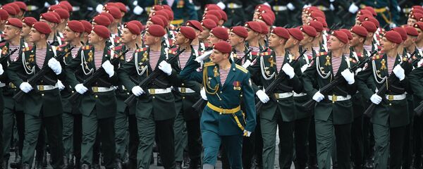 Servicemen of the Russian National Guard during the military parade marking the 72nd anniversary of Victory in the 1941-45 Great Patriotic War on Red Square, Moscow - Sputnik International